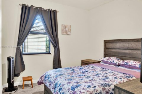 Casa en venta en Homestead, Florida, 5 dormitorios, 238.57 m2 № 1974097 - foto 29