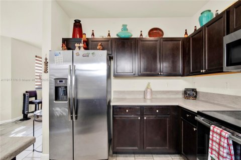 Casa en venta en Homestead, Florida, 5 dormitorios, 238.57 m2 № 1974097 - foto 20