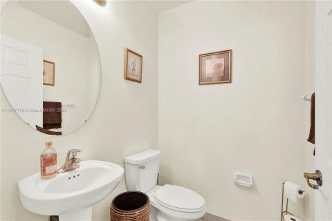 Casa en venta en Homestead, Florida, 5 dormitorios, 238.57 m2 № 1974097 - foto 21