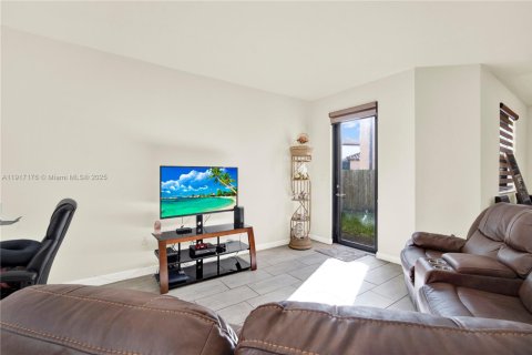 Casa en venta en Homestead, Florida, 5 dormitorios, 238.57 m2 № 1974097 - foto 15