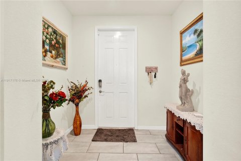 Casa en venta en Homestead, Florida, 5 dormitorios, 238.57 m2 № 1974097 - foto 11