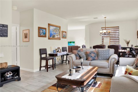 Casa en venta en Homestead, Florida, 5 dormitorios, 238.57 m2 № 1974097 - foto 8