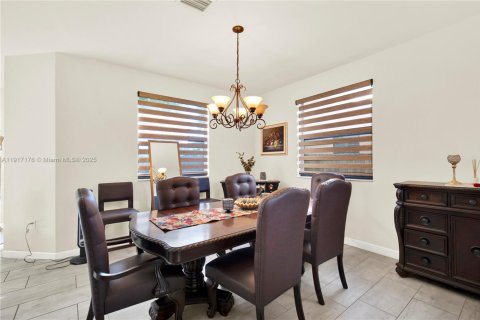 Casa en venta en Homestead, Florida, 5 dormitorios, 238.57 m2 № 1974097 - foto 13