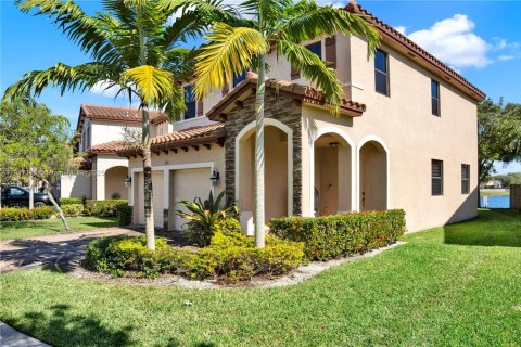 Casa en venta en Homestead, Florida, 5 dormitorios, 238.57 m2 № 1974097 - foto 2