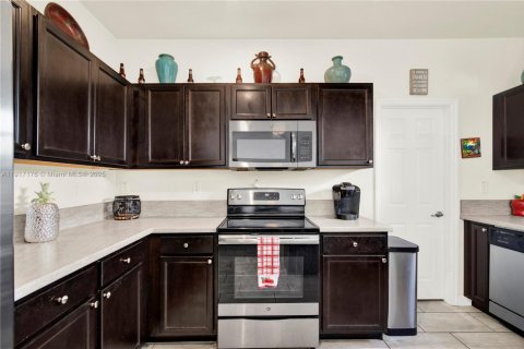 Casa en venta en Homestead, Florida, 5 dormitorios, 238.57 m2 № 1974097 - foto 18