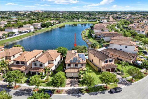 Casa en venta en Homestead, Florida, 5 dormitorios, 238.57 m2 № 1974097 - foto 6