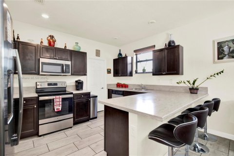 Casa en venta en Homestead, Florida, 5 dormitorios, 238.57 m2 № 1974097 - foto 17