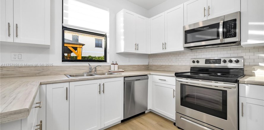 Townhouse in Davie, Florida 3 bedrooms, 133.59 sq.m. № 1985349