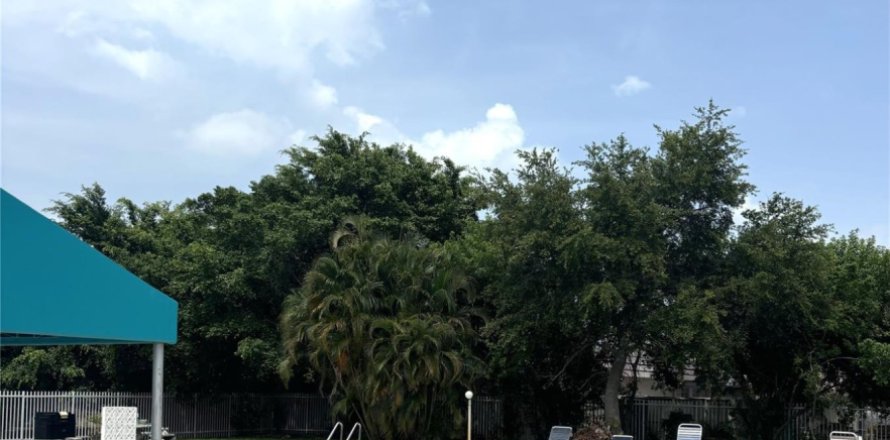 Condo in Hollywood, Florida, 2 bedrooms № 1182412