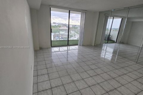 Снять в аренду кондоминиум в Норт-Майами, Флорида 1 спальня, 68.75м2, № 1986058 - фото 2