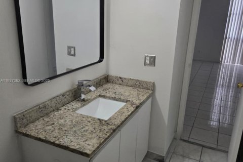 Снять в аренду кондоминиум в Норт-Майами, Флорида 1 спальня, 68.75м2, № 1986058 - фото 6
