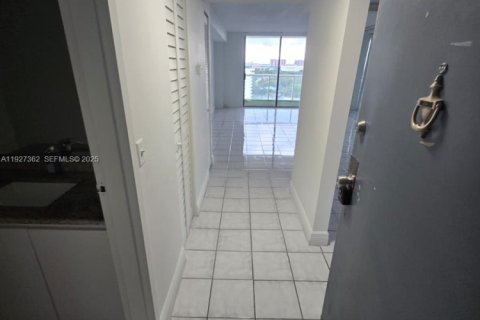 Снять в аренду кондоминиум в Норт-Майами, Флорида 1 спальня, 68.75м2, № 1986058 - фото 11