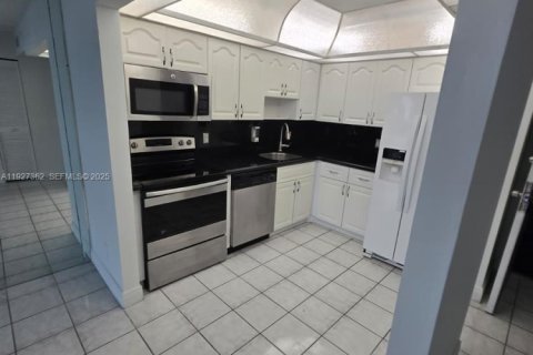 Снять в аренду кондоминиум в Норт-Майами, Флорида 1 спальня, 68.75м2, № 1986058 - фото 4