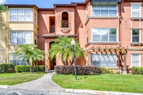 Condominio en venta en Orlando, Florida, 2 dormitorios, 91.79 m2 № 1652488 - foto 1