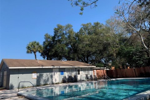 Condo in Tampa, Florida, 2 bedrooms  № 2227912 - photo 13