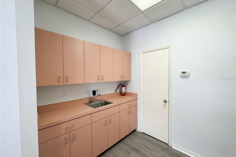 Immobilier commercial à louer à Venice, Floride: 99.03 m2 № 2388524 - photo 5