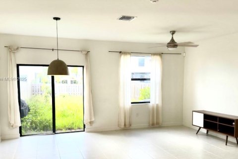 Купить виллу или дом в Хомстед, Флорида 3 спальни, 164.62м2, № 1955831 - фото 8