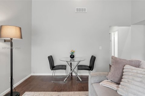 Снять в аренду виллу или дом в Дейви, Флорида 2 спальни, 73.76м2, № 2049736 - фото 8