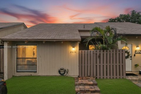 Casa en Davie, Florida 2 dormitorios, 73.76 m2 № 2049736