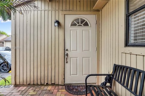 Снять в аренду виллу или дом в Дейви, Флорида 2 спальни, 73.76м2, № 2049736 - фото 3