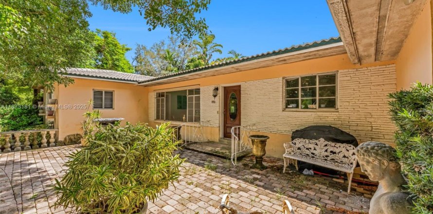 Casa en Miami Shores, Florida 3 dormitorios, 200.85 m2 № 1921617