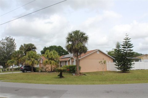 House in Kissimmee, Florida 3 bedrooms, 132.11 sq.m. № 1608646 - photo 10