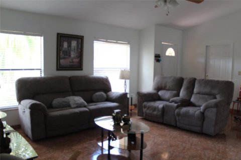 House in Kissimmee, Florida 3 bedrooms, 132.11 sq.m. № 1608646 - photo 24