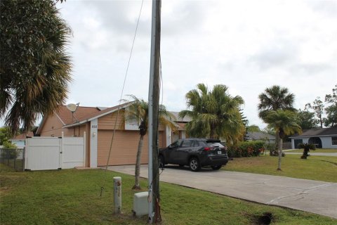 House in Kissimmee, Florida 3 bedrooms, 132.11 sq.m. № 1608646 - photo 3