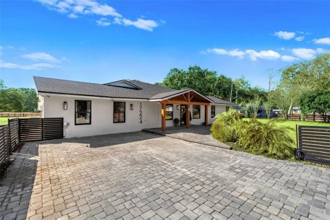 House in Winter Garden, Florida 6 bedrooms, 337.14 sq.m. № 2195879 - photo 2