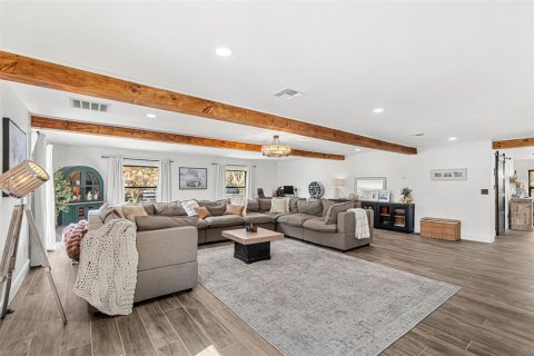 House in Winter Garden, Florida 6 bedrooms, 337.14 sq.m. № 2195879 - photo 11