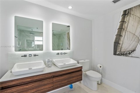 House in Key Largo, Florida 3 bedrooms, 132.66 sq.m. № 2052580 - photo 8