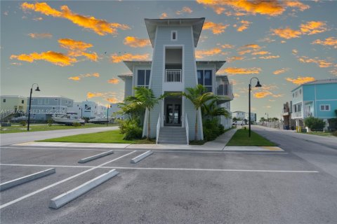 House in Key Largo, Florida 3 bedrooms, 132.66 sq.m. № 2052580 - photo 6