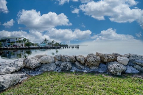 House in Key Largo, Florida 3 bedrooms, 132.66 sq.m. № 2052580 - photo 4