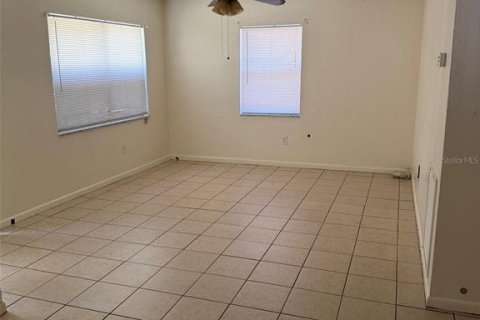 House in Pinellas Park, Florida 3 bedrooms, 90.3 sq.m. № 2239340 - photo 2