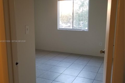 Снять в аренду кондоминиум в Майами, Флорида 3 спальни, 91.69м2, № 2074985 - фото 14