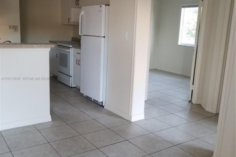 Снять в аренду кондоминиум в Майами, Флорида 3 спальни, 91.69м2, № 2074985 - фото 9
