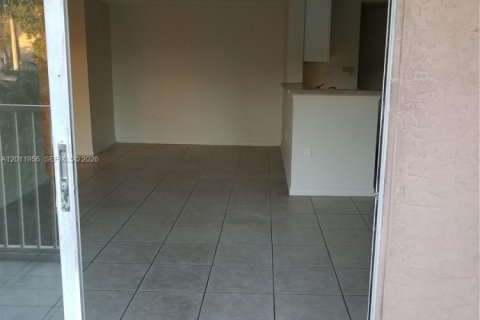 Снять в аренду кондоминиум в Майами, Флорида 3 спальни, 91.69м2, № 2074985 - фото 16