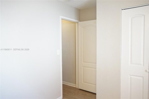 Copropriété à louer à Miami, Floride: 4 chambres № 2153980 - photo 9