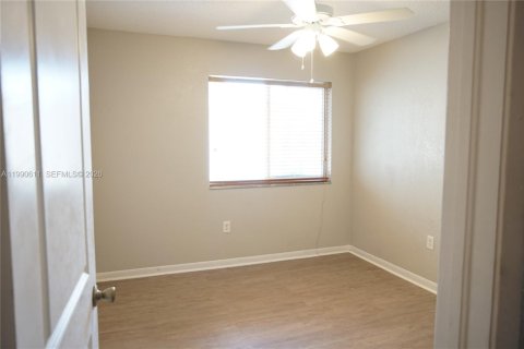 Copropriété à louer à Miami, Floride: 4 chambres № 2153980 - photo 16