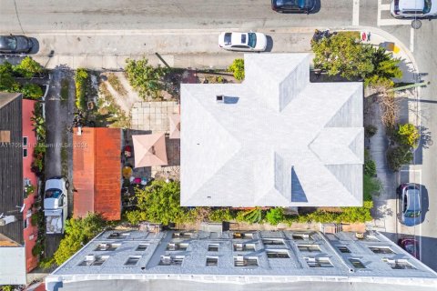 Commercial property in Miami, Florida 291.16 sq.m. № 1936059 - photo 9