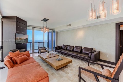Condo in Sunny Isles Beach, Florida, 4 bedrooms  № 2013273 - photo 3
