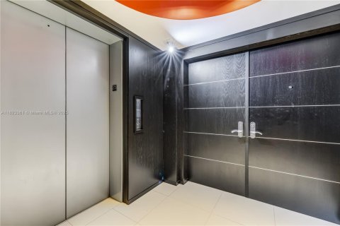 Condo in Sunny Isles Beach, Florida, 4 bedrooms  № 2013273 - photo 29