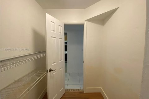 Снять в аренду кондоминиум в Майами-Бич, Флорида 1 спальня, 76.92м2, № 1998459 - фото 8