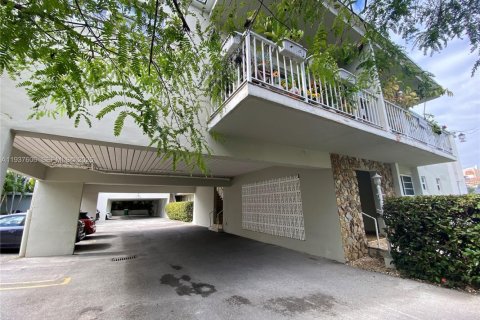 Кондоминиум с 1 спальней в Майами-Бич, Флорида № 1998459