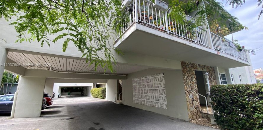 Кондоминиум с 1 спальней в Майами-Бич, Флорида № 1998459