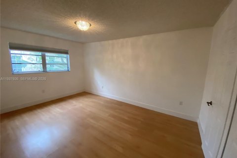 Снять в аренду кондоминиум в Майами-Бич, Флорида 1 спальня, 76.92м2, № 1998459 - фото 6