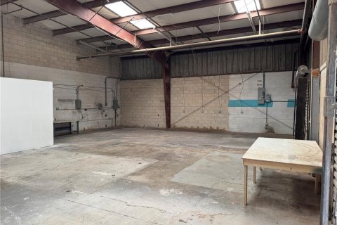 Propiedad comercial en alquiler en Sanford, Florida, 165.92 m2 № 2277296 - foto 6