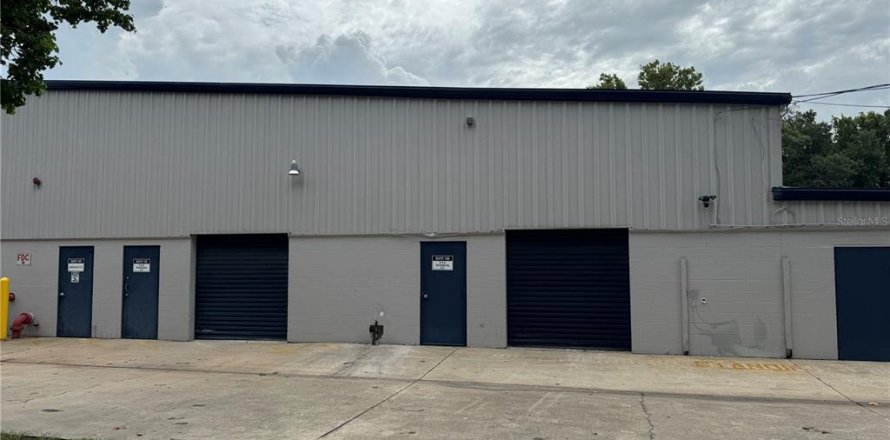 Propiedad comercial en Sanford, Florida 165.92 m2 № 2277296