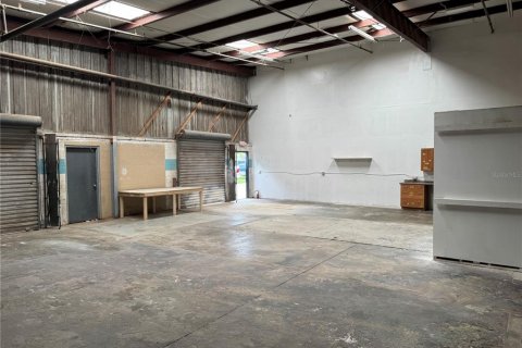 Propiedad comercial en alquiler en Sanford, Florida, 165.92 m2 № 2277296 - foto 4