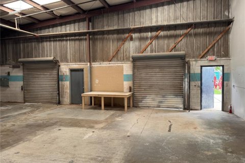 Propiedad comercial en alquiler en Sanford, Florida, 165.92 m2 № 2277296 - foto 2